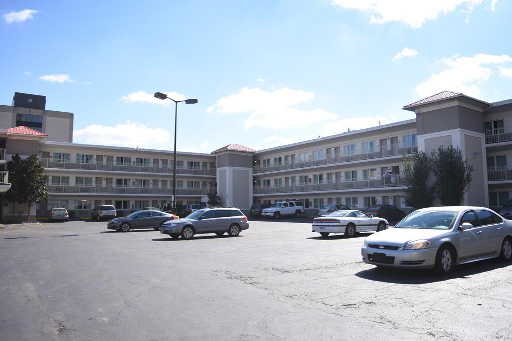 Econo Lodge Downtown Луїсвілл Екстер'єр фото